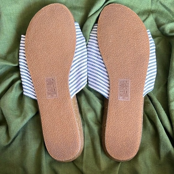 Brand New Blowfish Blue & White Striped Nautical Print Knot Bow Slides Sandals - Picture 11 of 13